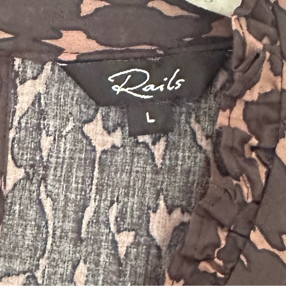 Rails Ariana Leopard Animal Print Ruffle Collar Blouse Size Large - Picture 8 of 10